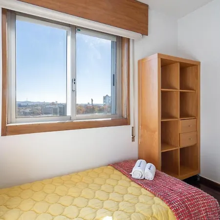 Modern & Pleasant Flat W/ Garage Apartment